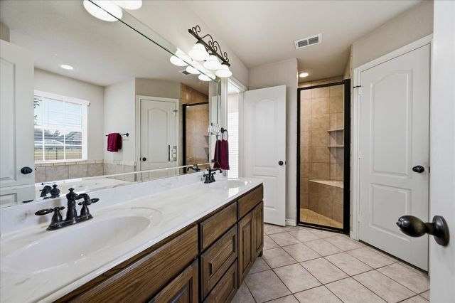 104 Caballos Lane, Springtown, TX 76082