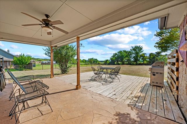 104 Caballos Lane, Springtown, TX 76082