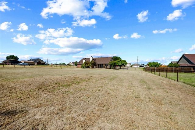 104 Caballos Lane, Springtown, TX 76082