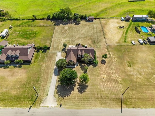 104 Caballos Lane, Springtown, TX 76082