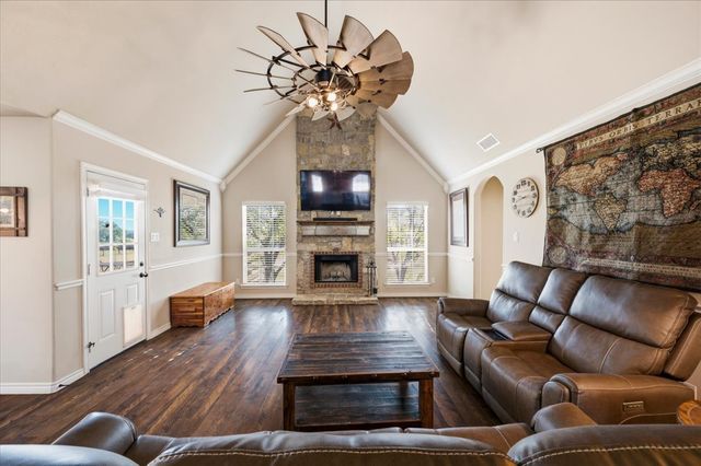104 Caballos Lane, Springtown, TX 76082