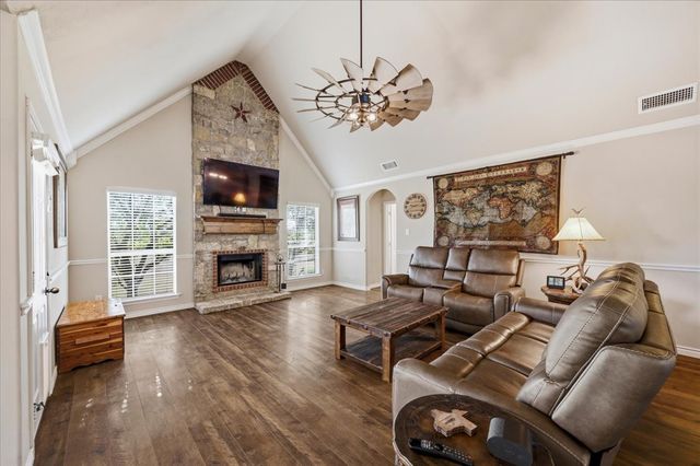 104 Caballos Lane, Springtown, TX 76082