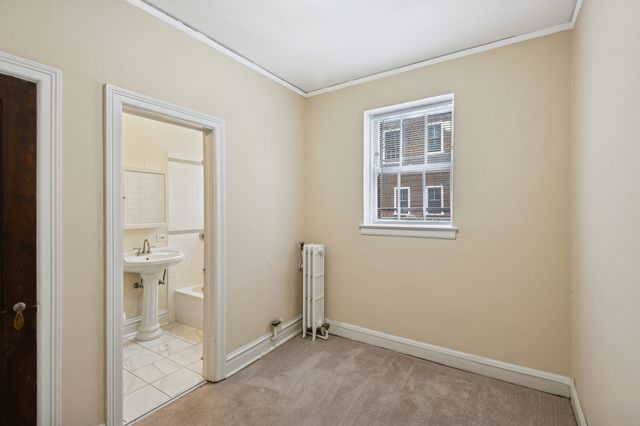 200 S Maple Avenue G, Oak Park, IL 60302