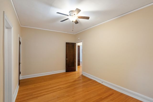 200 S Maple Avenue G, Oak Park, IL 60302