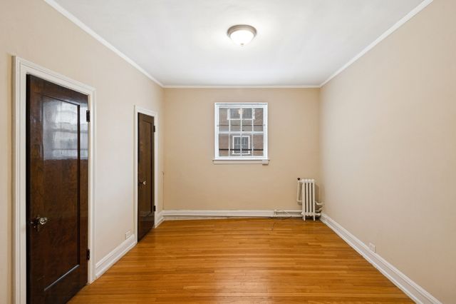 200 S Maple Avenue G, Oak Park, IL 60302