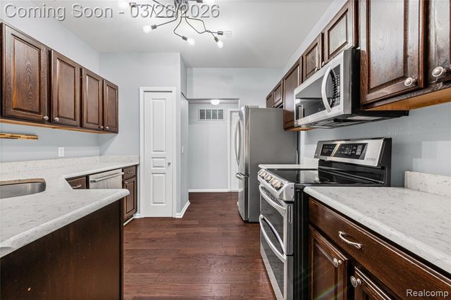 26756 Kirkway Circle, Woodhaven, MI 48183