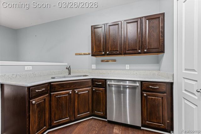 26756 Kirkway Circle, Woodhaven, MI 48183