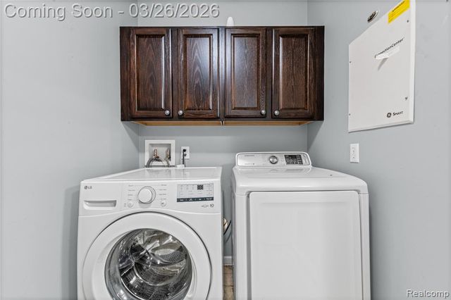 26756 Kirkway Circle, Woodhaven, MI 48183