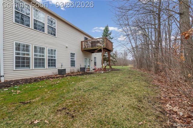 26756 Kirkway Circle, Woodhaven, MI 48183