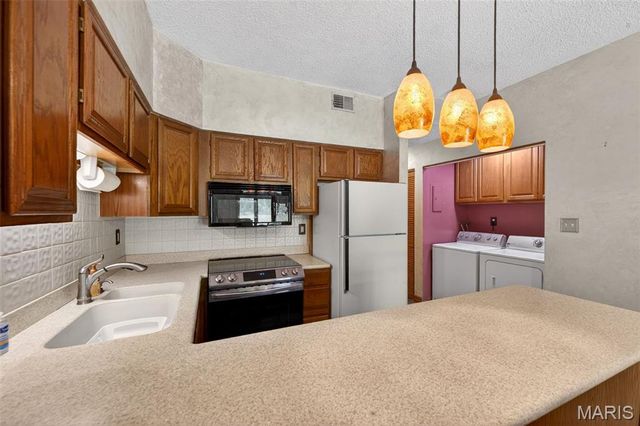 13818 Amiot Drive A, Maryland Heights, MO 63146