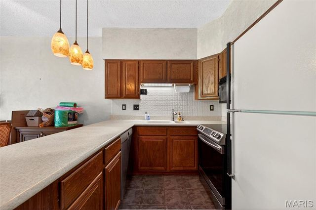 13818 Amiot Drive A, Maryland Heights, MO 63146