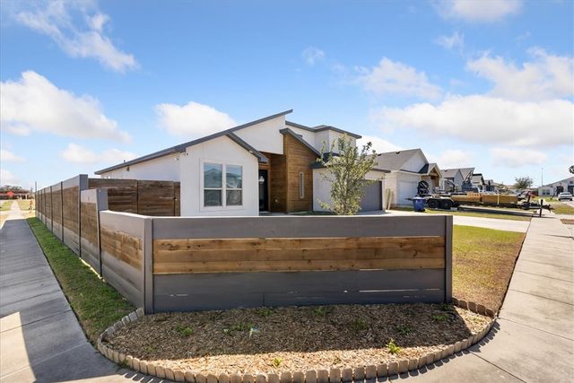 4802 Del Paseo St, Corpus Christi, TX 78411