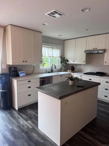 1660 Meadow Road, El Cajon, CA 92021