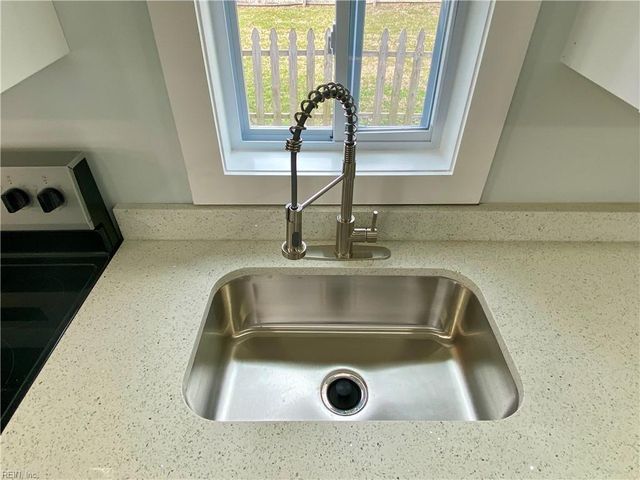 101 Eastwood Dr, Newport News, VA 23602