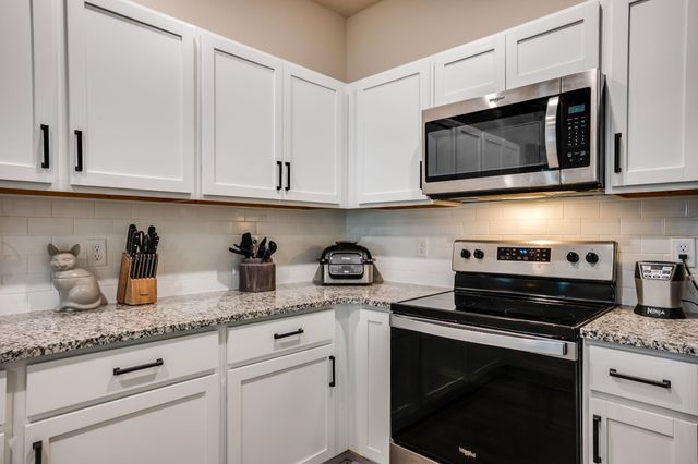 2757 S Cypress Ct, Wichita, KS 67210