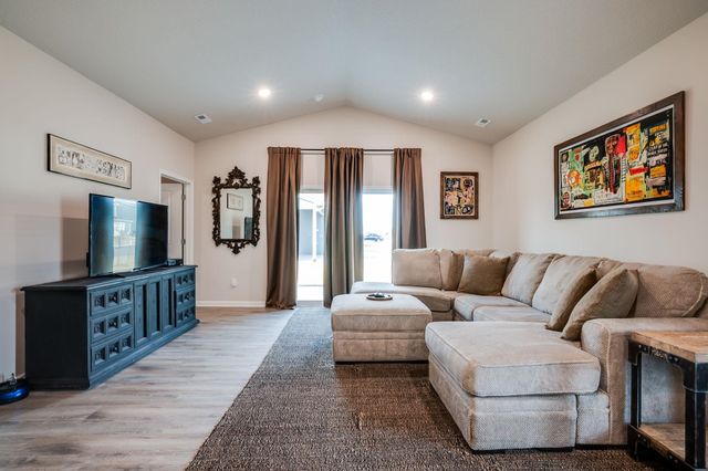 2757 S Cypress Ct, Wichita, KS 67210