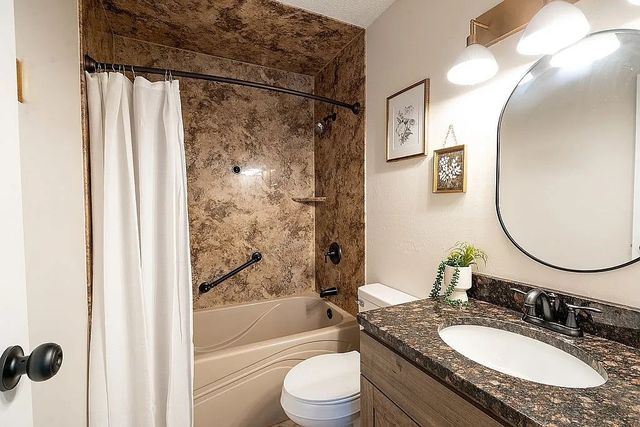 4040 Willowood Avenue, Marion, IA 52302