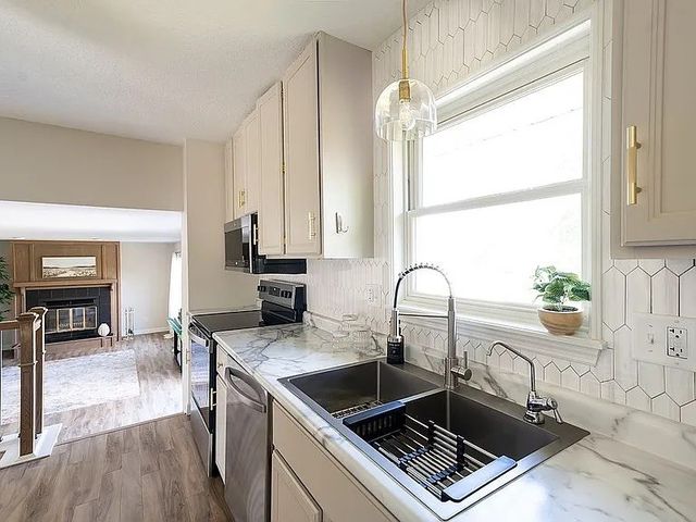 4040 Willowood Avenue, Marion, IA 52302