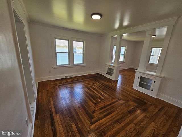 13 E GRIFFITH ST, Penns Grove, NJ 08069
