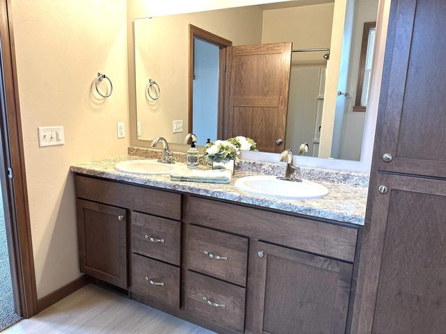 N9257 BREEZY WAY, Appleton, WI 54915