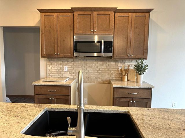 N9257 BREEZY WAY, Appleton, WI 54915