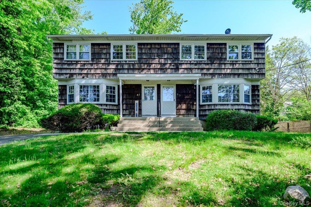 43 Evert Street, Huntington Station, NY 11746