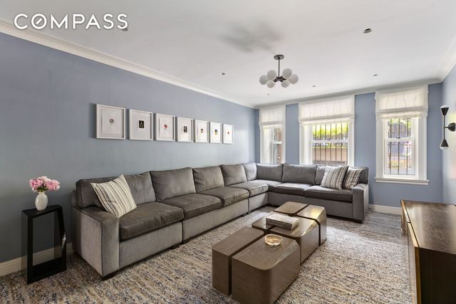 135 W 77th Street, New York City, NY 10024