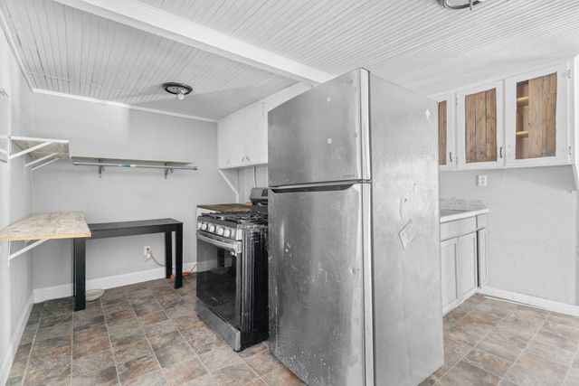 111 S Galyan Street, Stockton, MO 65785