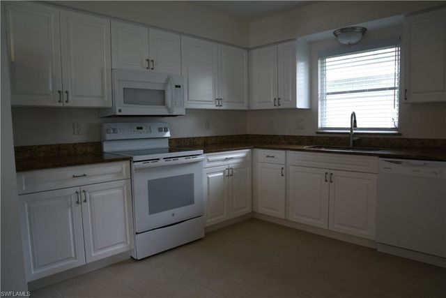 735 98th AVE N, Naples, FL 34108