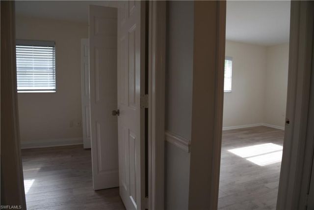 735 98th AVE N, Naples, FL 34108