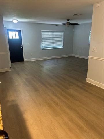 735 98th AVE N, Naples, FL 34108