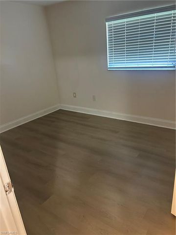 735 98th AVE N, Naples, FL 34108
