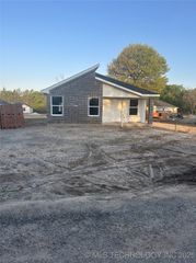 713 Mitchell, Colbert, OK 74733