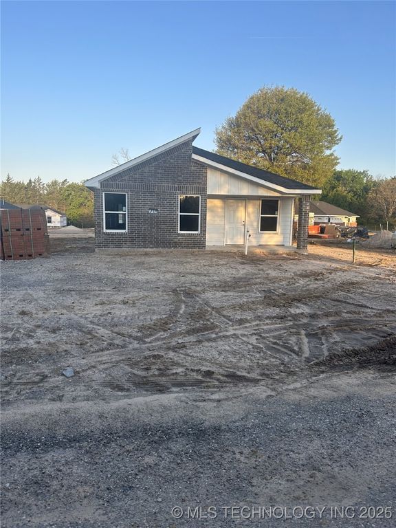 713 Mitchell, Colbert, OK 74733