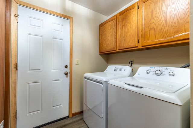 2564 Oakwood Drive, Crown Point, IN 46307