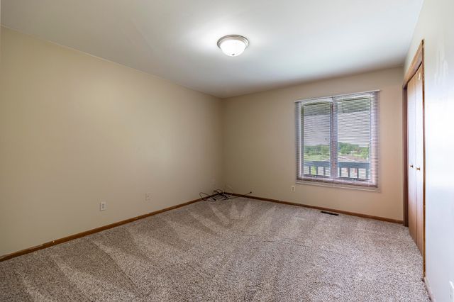 2564 Oakwood Drive, Crown Point, IN 46307