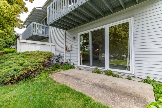 2564 Oakwood Drive, Crown Point, IN 46307