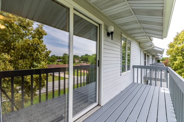 2564 Oakwood Drive, Crown Point, IN 46307