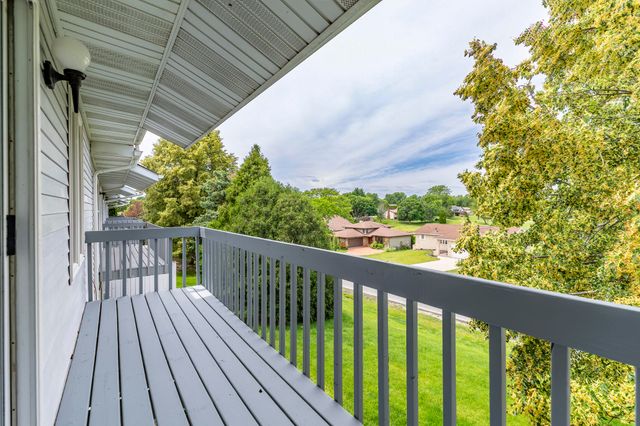 2564 Oakwood Drive, Crown Point, IN 46307