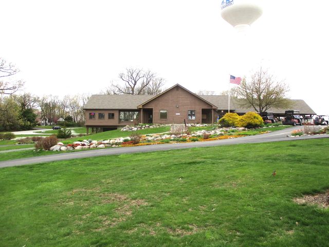 2564 Oakwood Drive, Crown Point, IN 46307