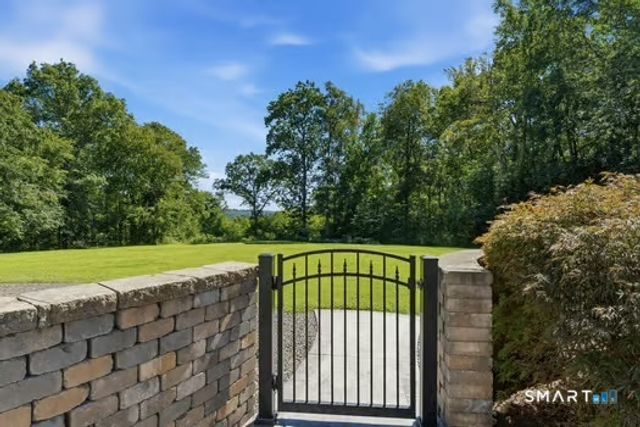 8 Red Brook Lane, Ledyard, CT 06339