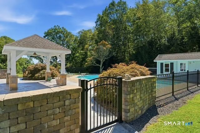 8 Red Brook Lane, Ledyard, CT 06339