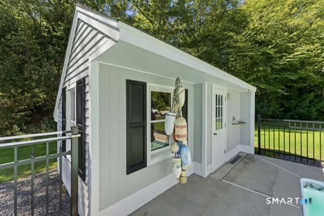 8 Red Brook Lane, Ledyard, CT 06339