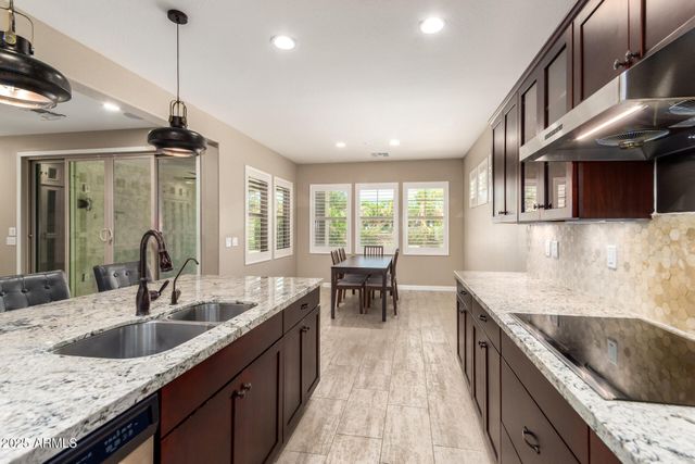 922 W YELLOWSTONE Way, Chandler, AZ 85248