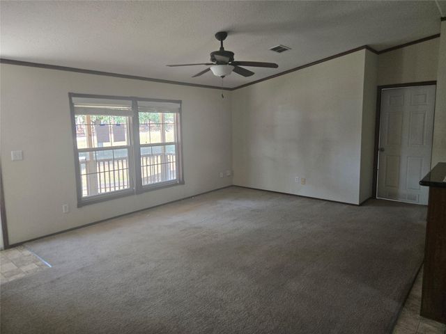 105 Boren LN, Bastrop, TX 78602