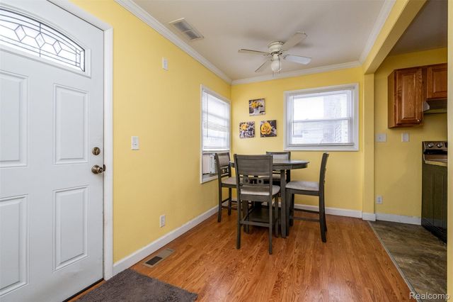 957 E Meyers Avenue, Hazel Park, MI 48030