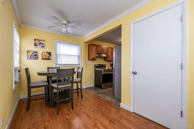 957 E Meyers Avenue, Hazel Park, MI 48030