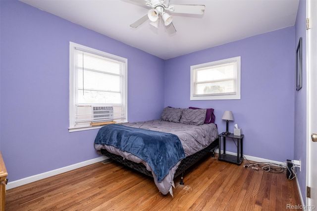 957 E Meyers Avenue, Hazel Park, MI 48030