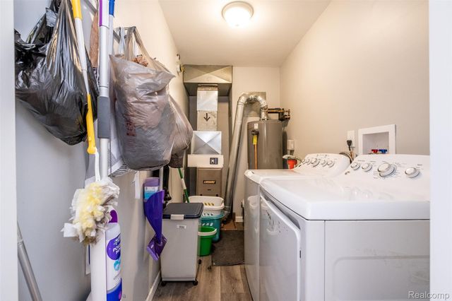 957 E Meyers Avenue, Hazel Park, MI 48030