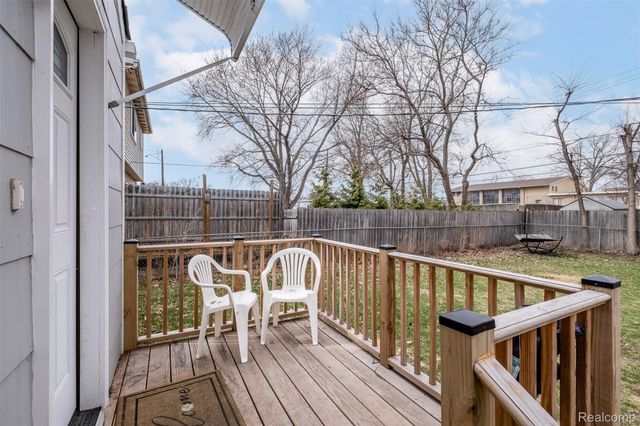 957 E Meyers Avenue, Hazel Park, MI 48030